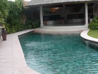 Swiming pool & living room